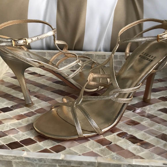 Gold metallic strapped sandal - Picture 3 of 6